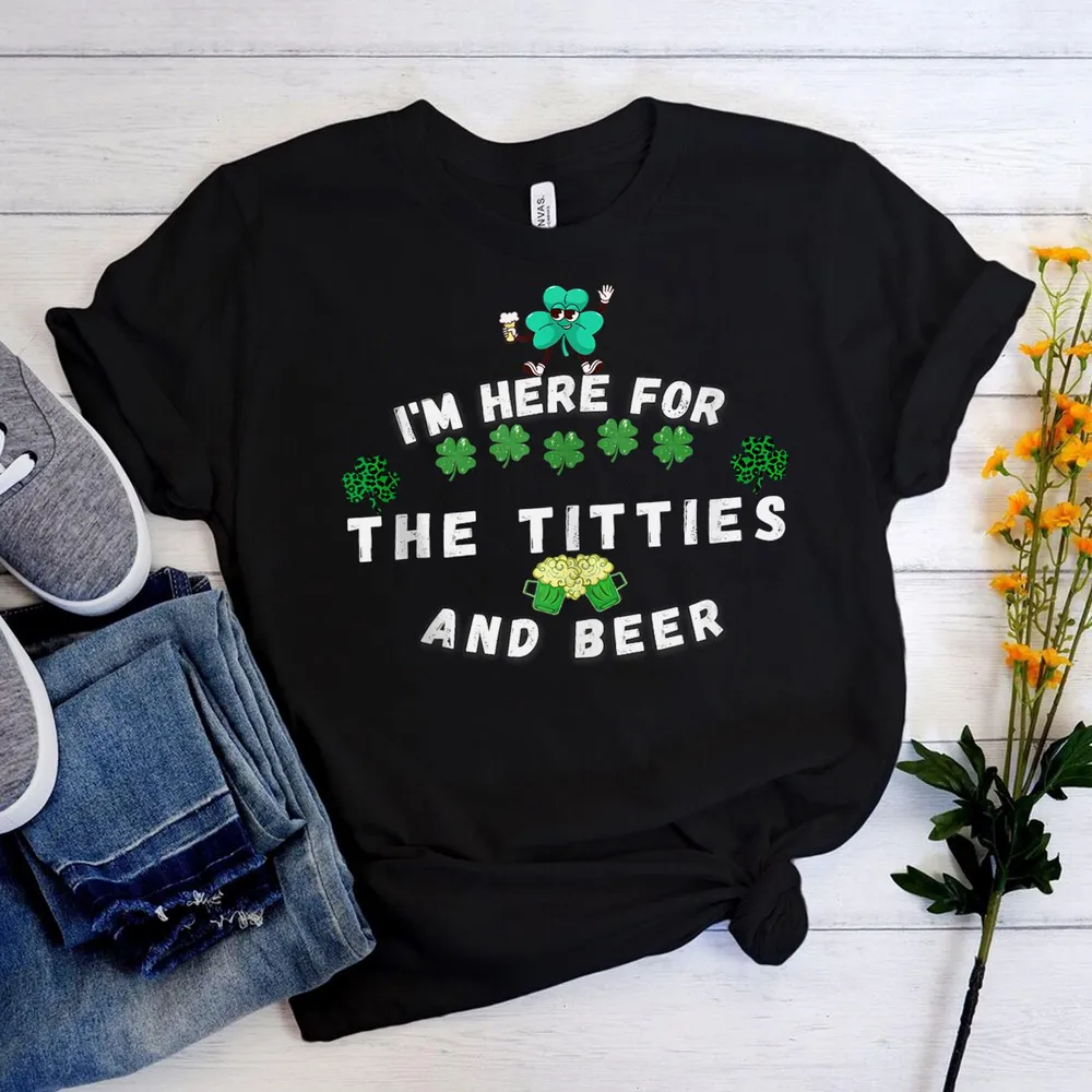 I'm Here For The Titties And Drinking Beer Shirt Unisex Sweatshirt black s
